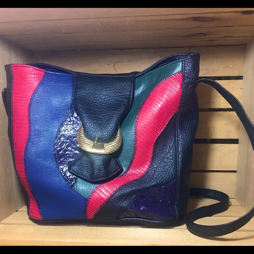 Vintage medium sized shoulder bag